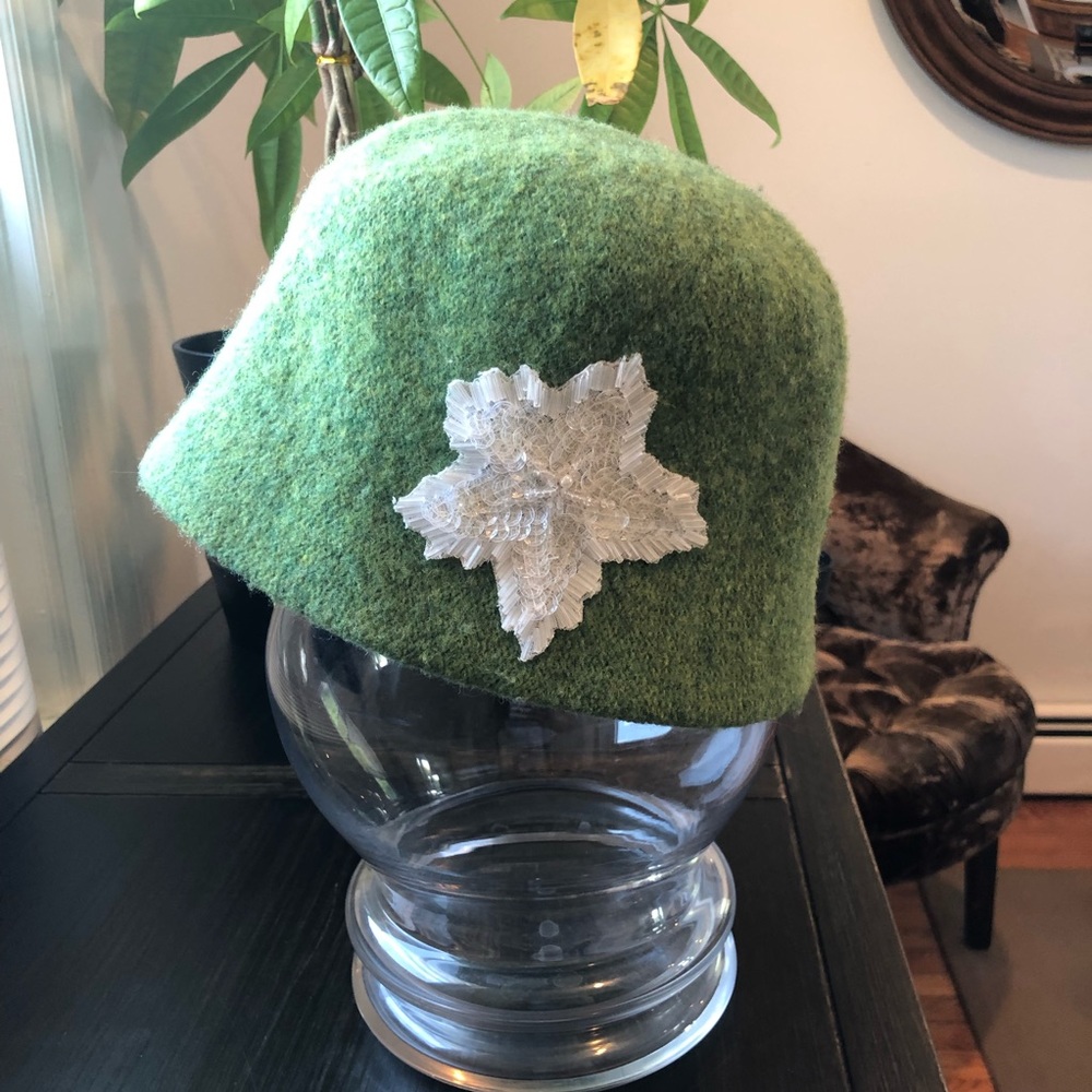 ✨ VINTAGE Wool Bucket Hat w Appliqué and beads